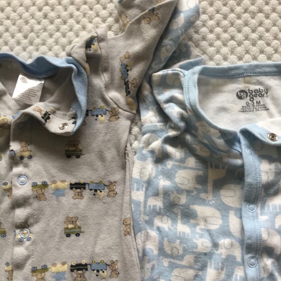 BUNDLE 0\3 Month 2 FOOTIES 4 ONESIES NWOT - Picture 2 of 8